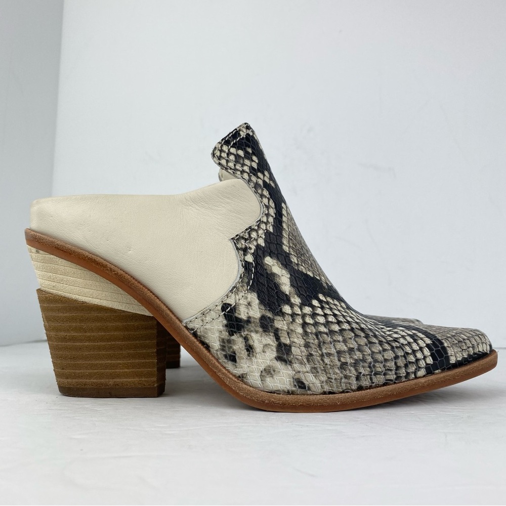 Gianni Bini size 6.5 Women’s White Black Snakeskin Print Leather Slip On Mules